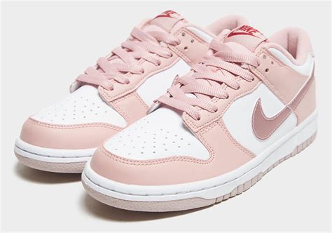 nike low cut women's sneakers.